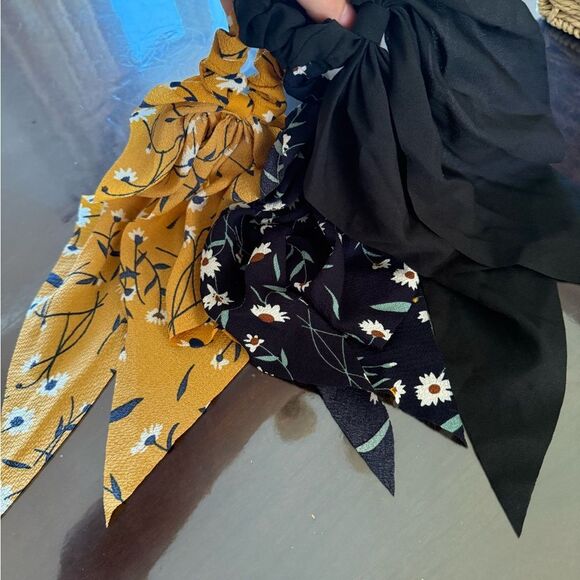 Floral and Solid Hair Scrunchies Set - Picture 2 of 3